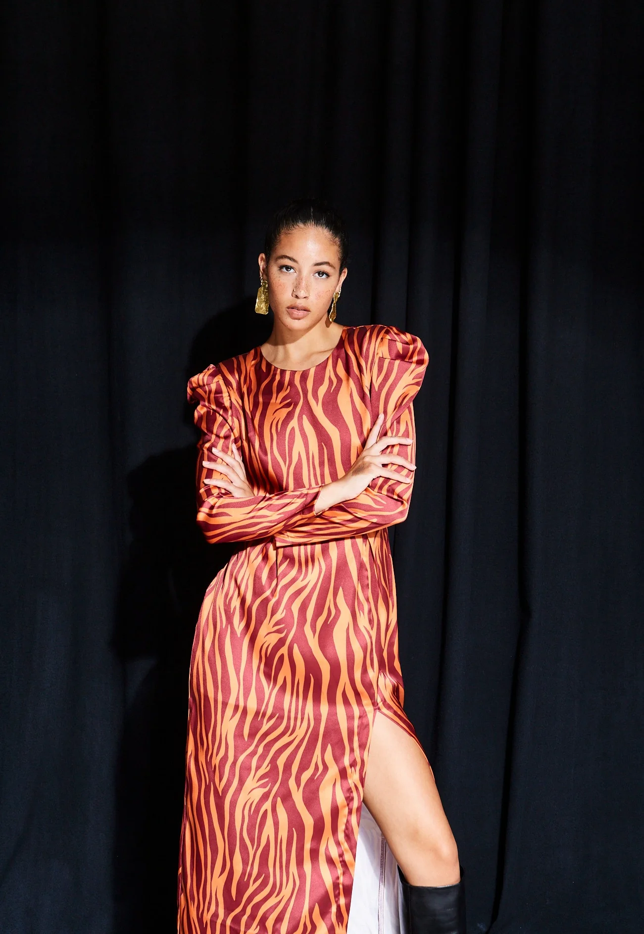 Brianne puff sleeve zebra satin dress - Image 4