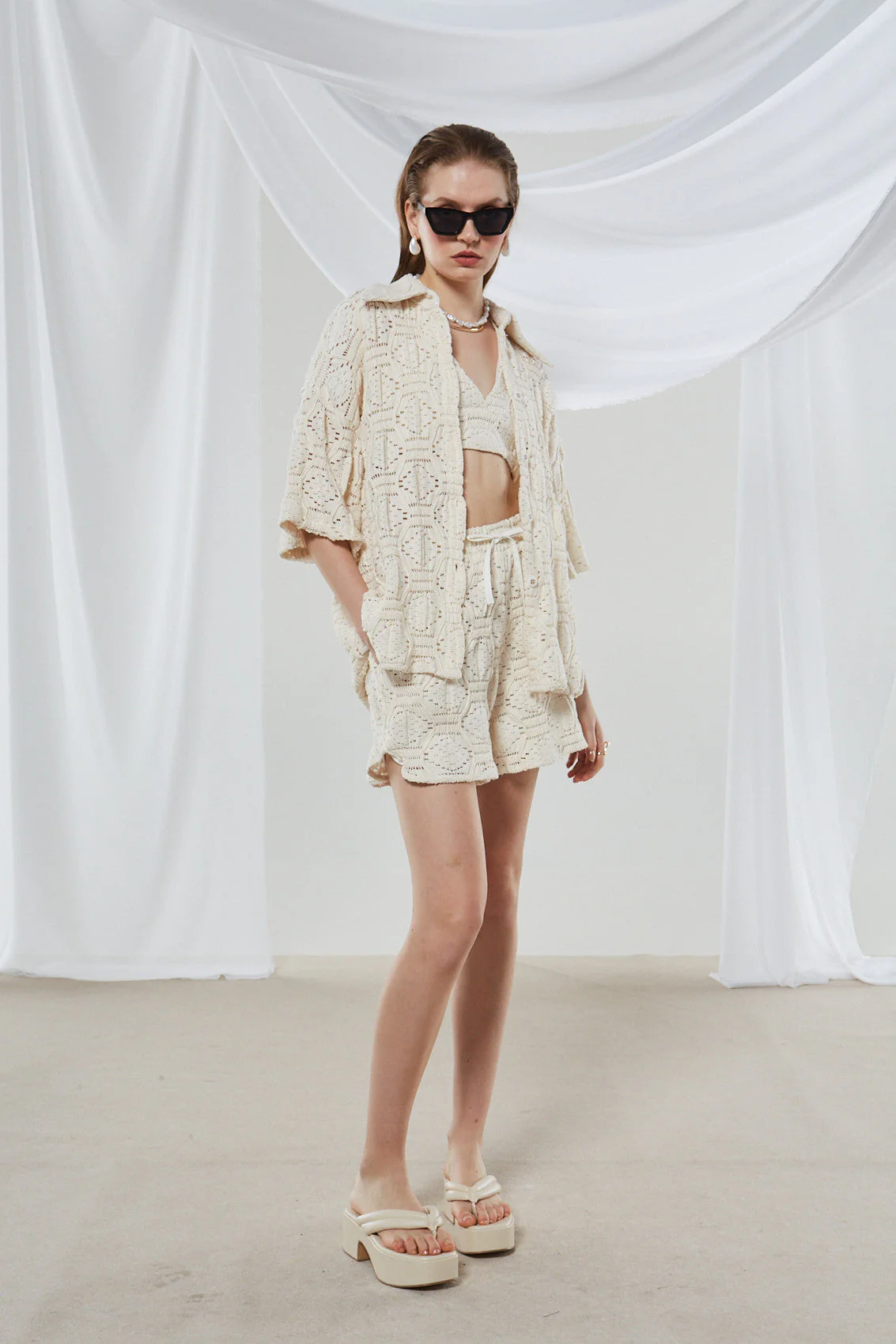 Daphne knitted ecru shorts - Image 2