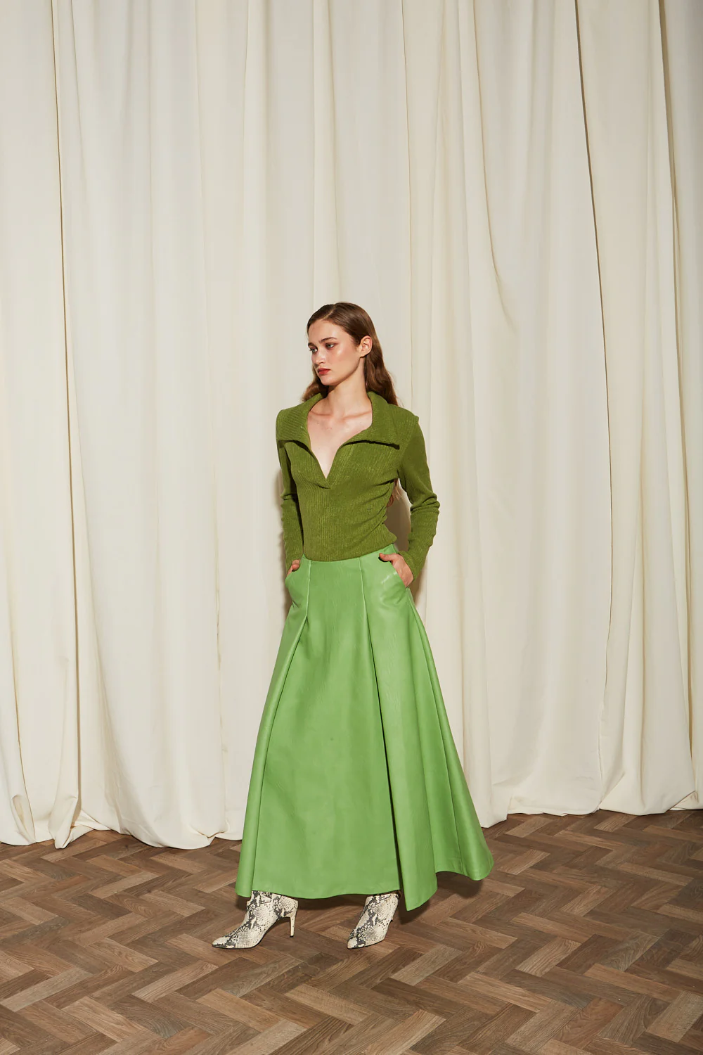 Daria eco leather green skirt - Image 6