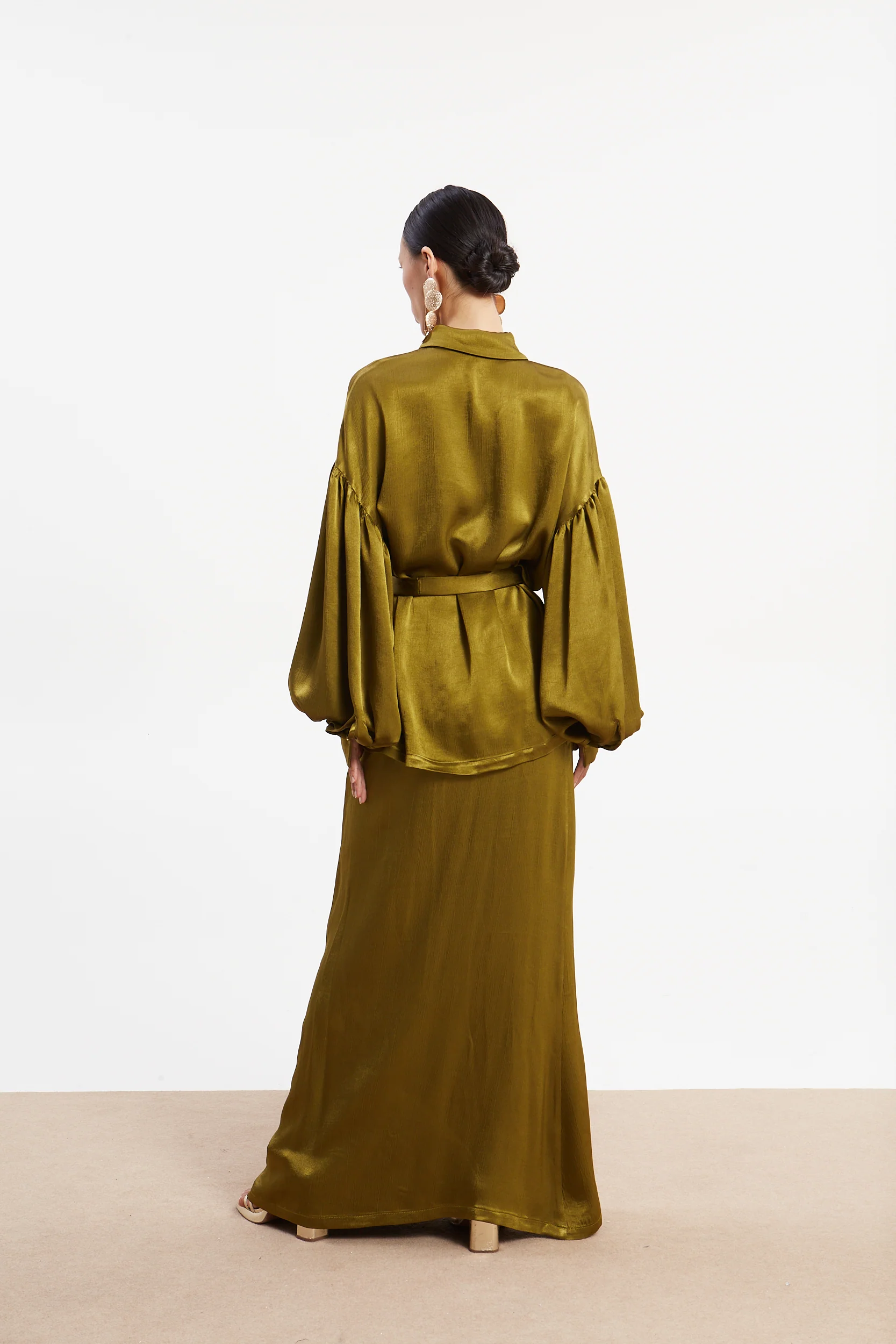 Diana satin olive skirt - Image 3