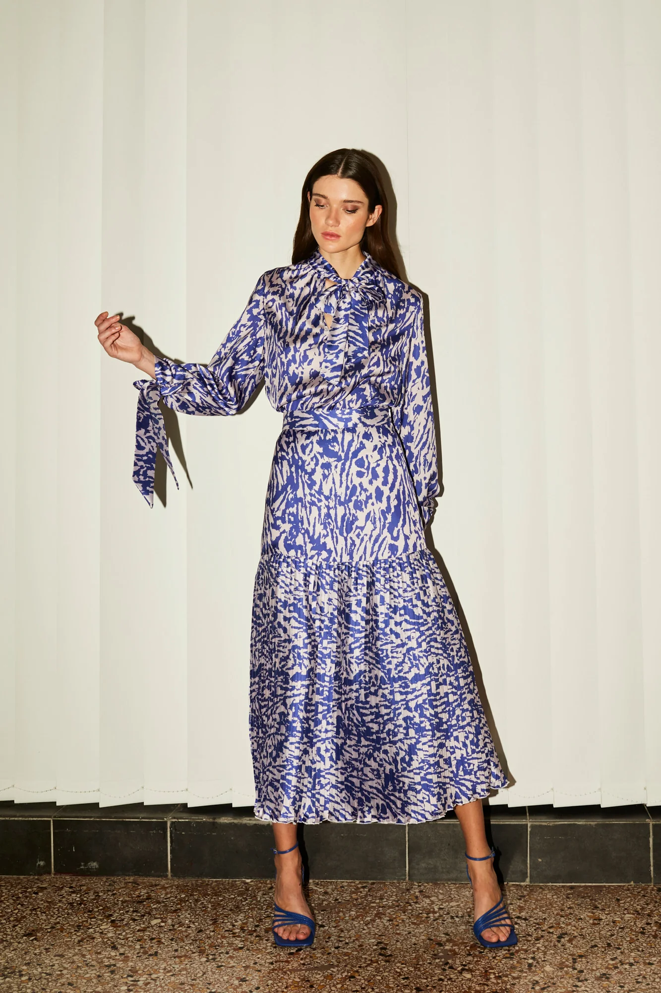 Valeria pleated satin skirt - Image 3