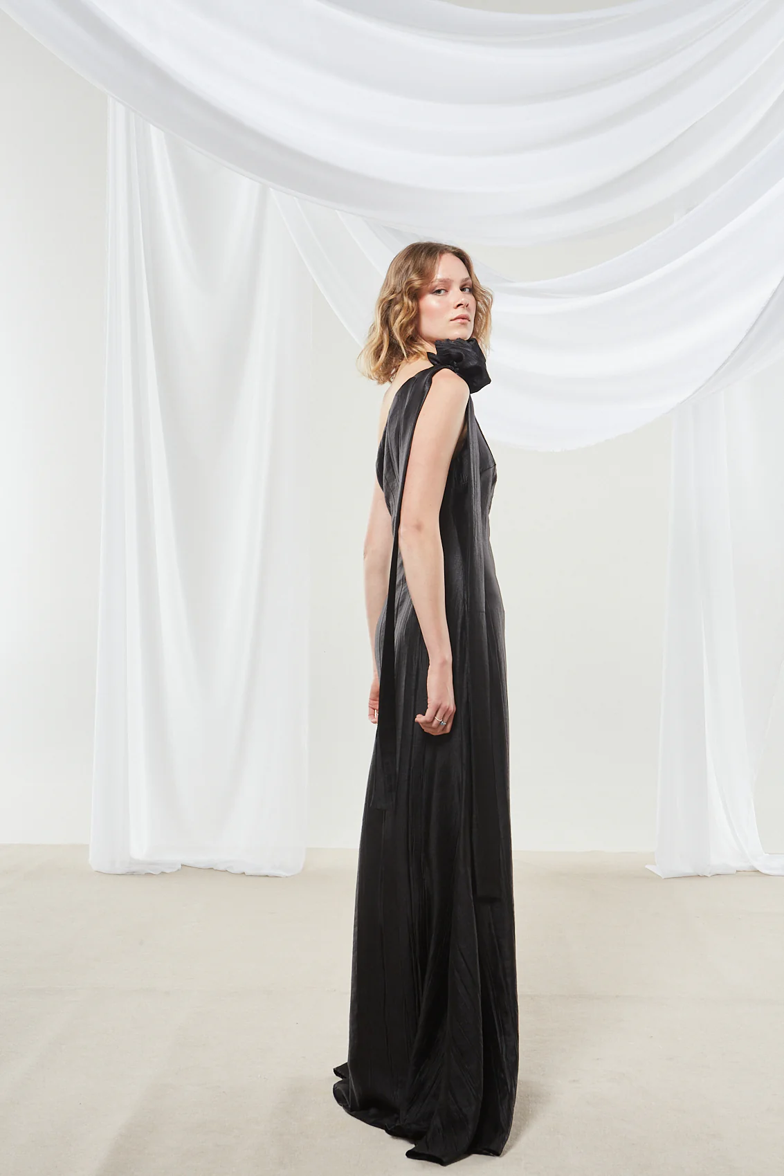Zinnia one shoulder black dress - Image 5